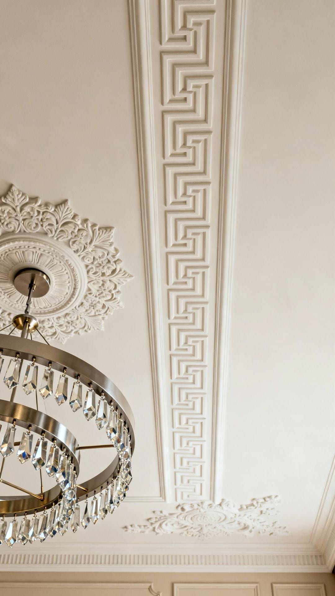 Statement Plaster Molding With a Modern Chandelier