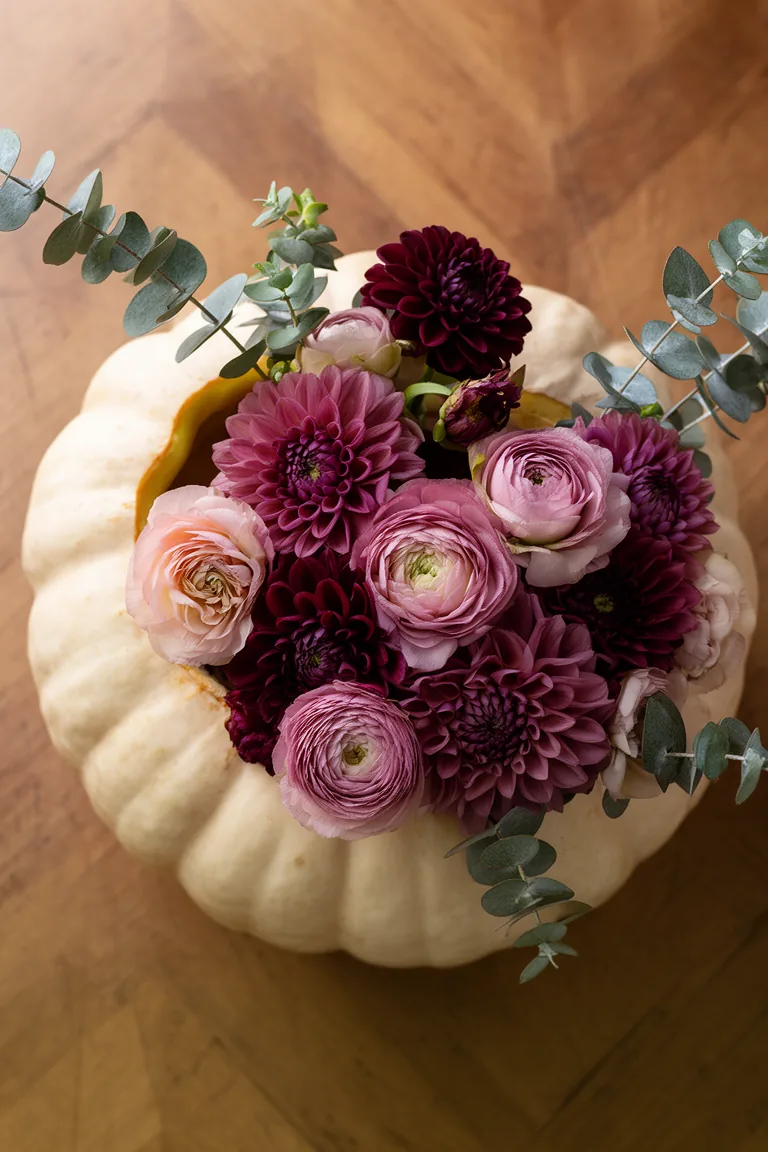 Pumpkin centerpiece with dahlias variation 2