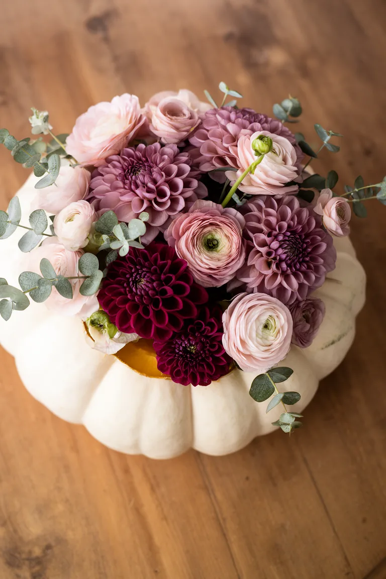 Pumpkin centerpiece with dahlias variation 3