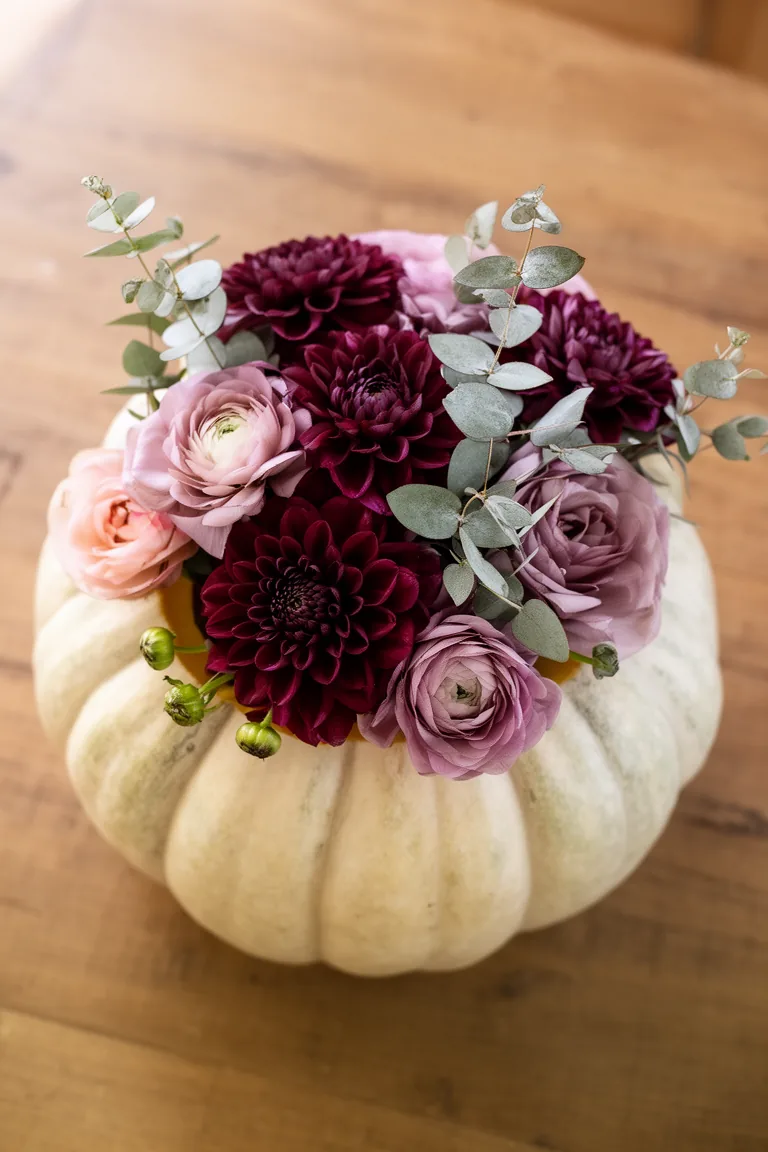 Pumpkin centerpiece with dahlias variation 5