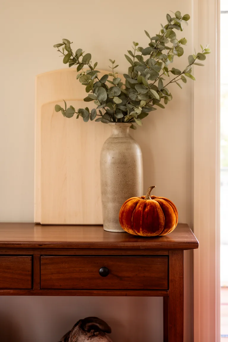 Leaned wooden cutting board entryway variation 2