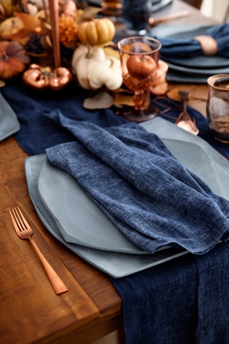 Blue fall table moody base, idea 3