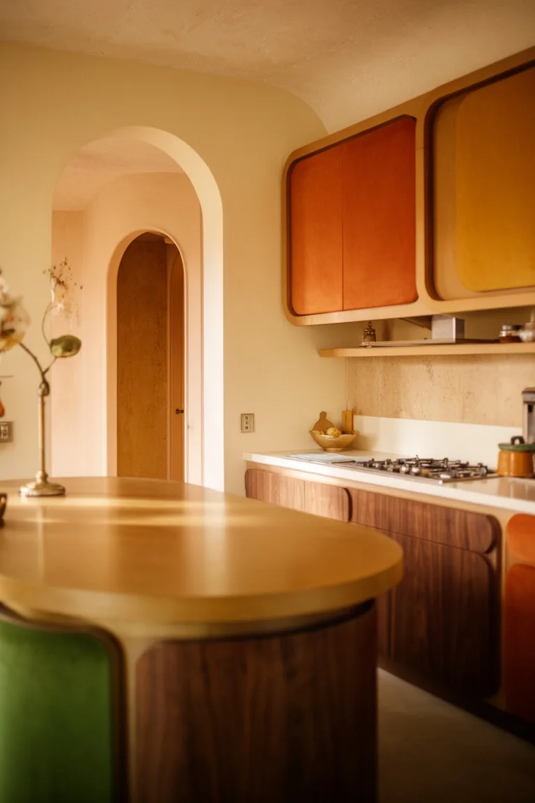 Curved arches 70s kitchen, idea 4