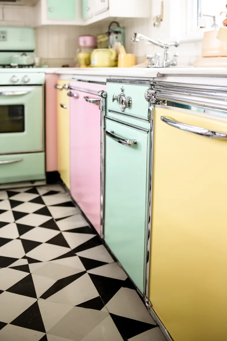 Retro kitchen checkerboard floor, idea 3
