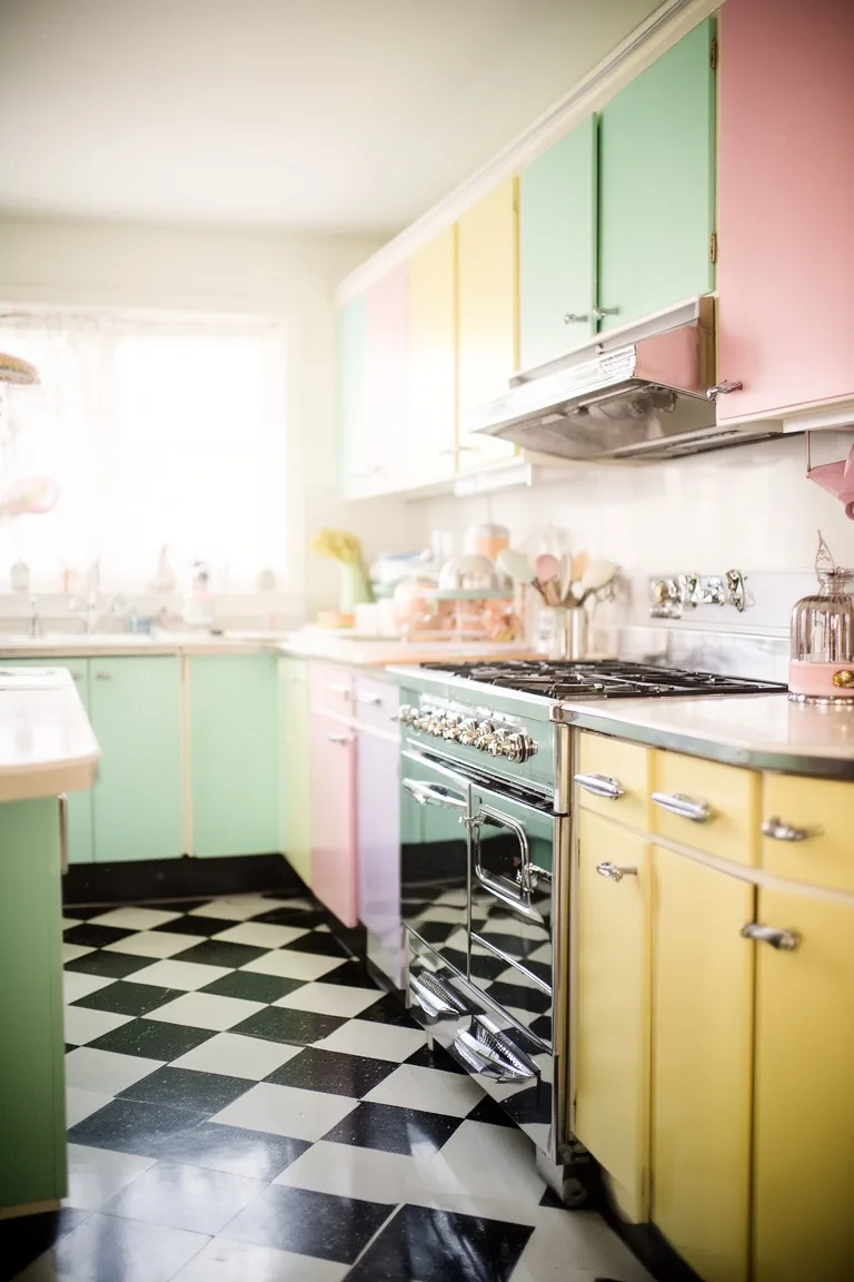 Retro kitchen checkerboard floor, idea 4