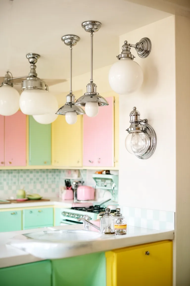 Retro kitchen statement lighting, idea 2